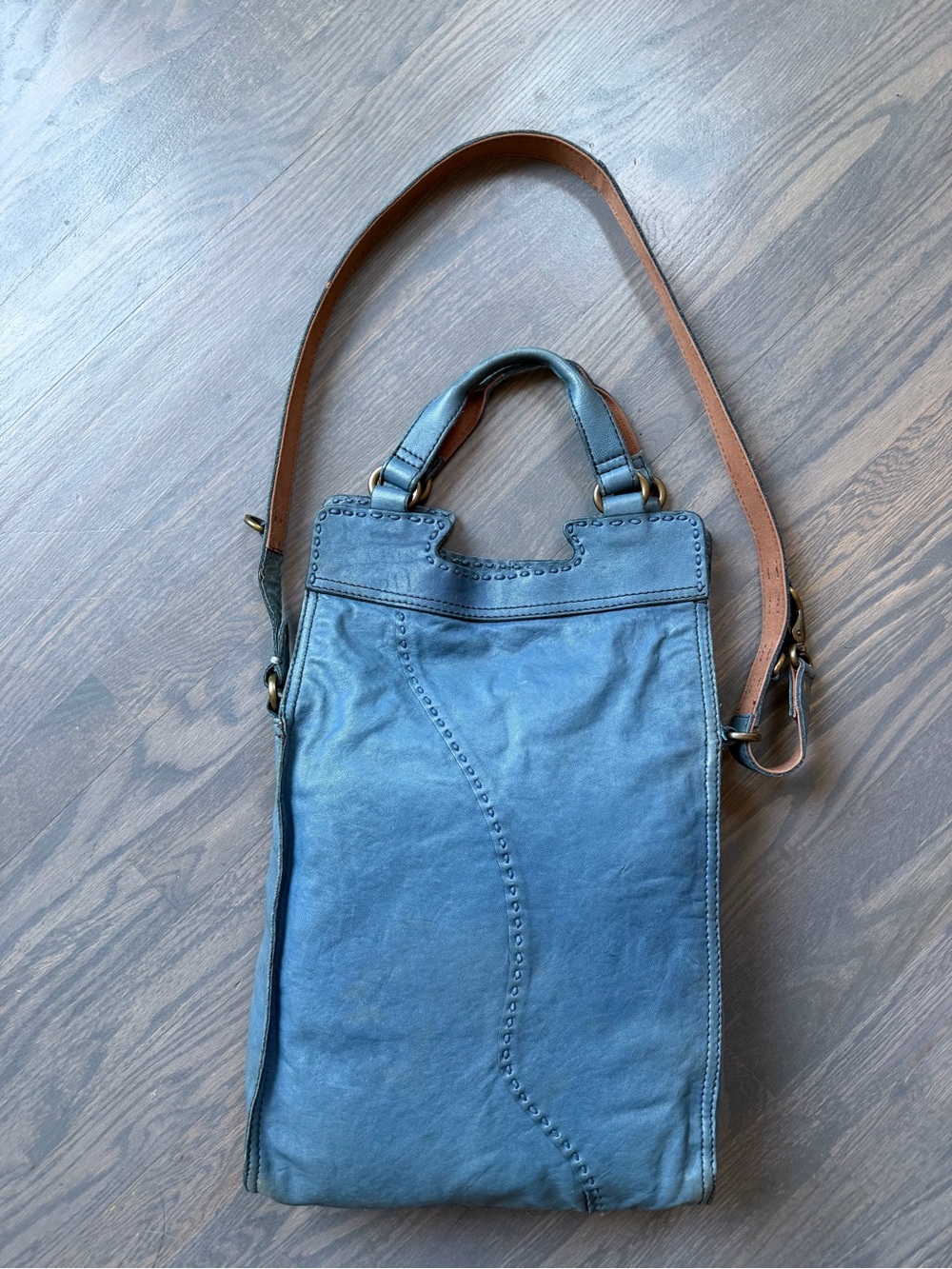 Lucky Brand Abbey Road “Memory” Crossbody Messenger Bag with Angel Wing Appliqué - Picture 4 of 7